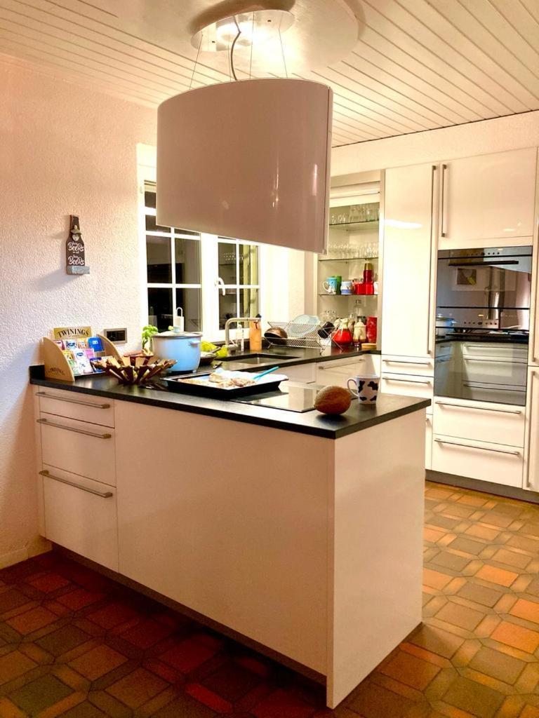 Cheerful Villa With Fireplace, Bath-Tub And Garden Noville Ngoại thất bức ảnh