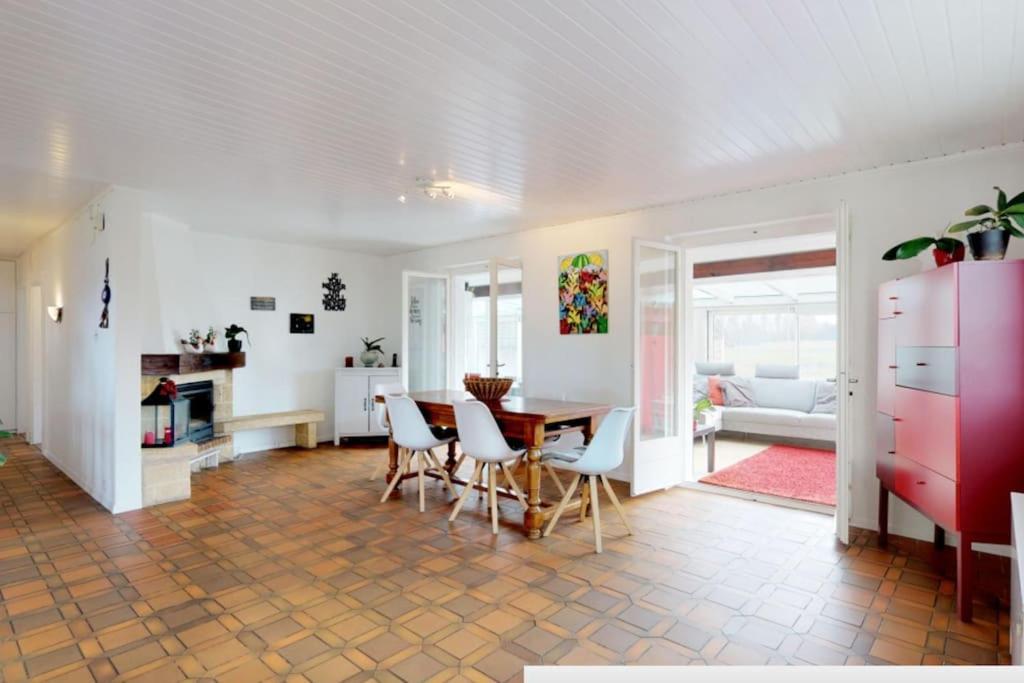 Cheerful Villa With Fireplace, Bath-Tub And Garden Noville Ngoại thất bức ảnh